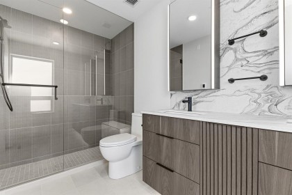 Photo 12 at 302 - 3590 W 39th Avenue, Dunbar, Vancouver West