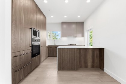 Photo 5 at 302 - 3590 W 39th Avenue, Dunbar, Vancouver West