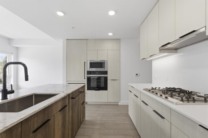 Photo 5 at 304 - 3590 W 39th Avenue, Dunbar, Vancouver West