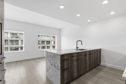 Photo 2 at 305 - 3590 W 39th Avenue, Dunbar, Vancouver West