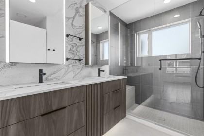 Photo 11 at 305 - 3590 W 39th Avenue, Dunbar, Vancouver West