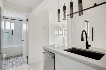 Photo 7 at 213 - 1940 Barclay Street, West End VW, Vancouver West