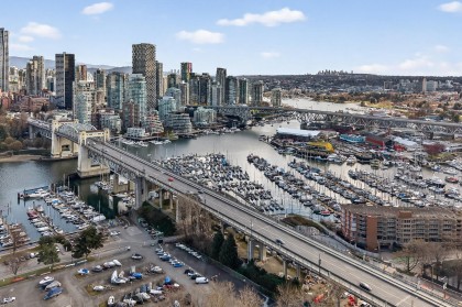 Photo 39 at 108 - 1424 Walnut Street, Kitsilano, Vancouver West