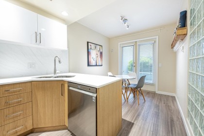 Photo 12 at 206 - 3151 Woodbine Drive, Edgemont, North Vancouver