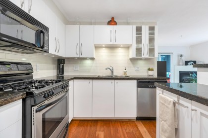 Photo 13 at 102 - 736 W 14th Avenue, Fairview VW, Vancouver West