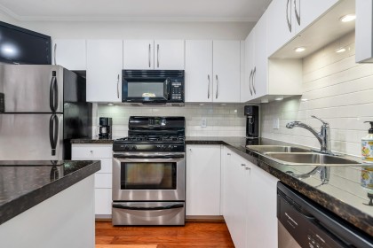 Photo 12 at 102 - 736 W 14th Avenue, Fairview VW, Vancouver West