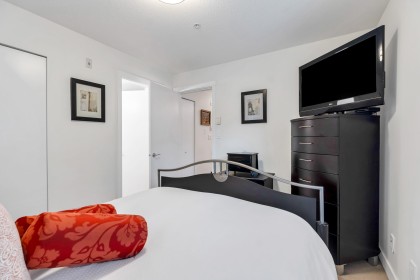 Photo 4 at 102 - 736 W 14th Avenue, Fairview VW, Vancouver West