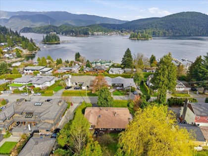 Photo 4 at 809 Roslyn Boulevard, Dollarton, North Vancouver