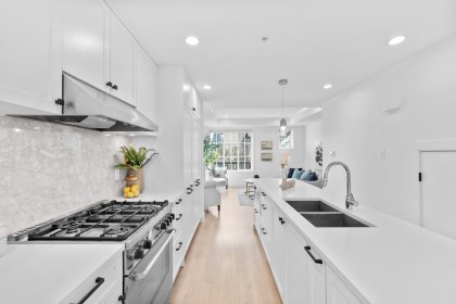 Photo 10 at 322 W 62nd Avenue, Marpole, Vancouver West