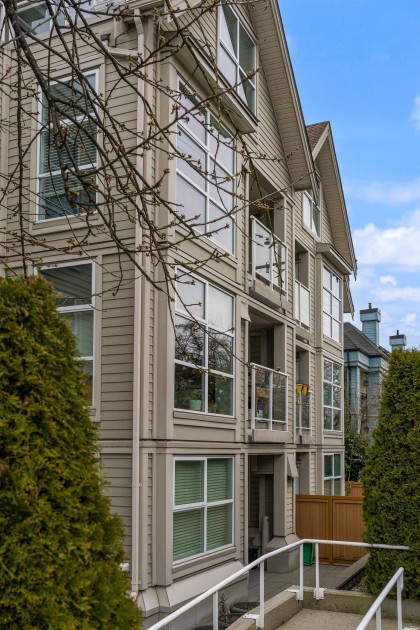 Photo 2 at 204 - 3168 Laurel Street, Fairview VW, Vancouver West