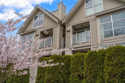 Photo 1 at 204 - 3168 Laurel Street, Fairview VW, Vancouver West