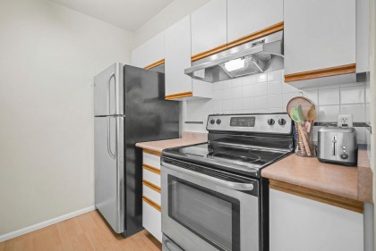 Photo 10 at 204 - 3168 Laurel Street, Fairview VW, Vancouver West