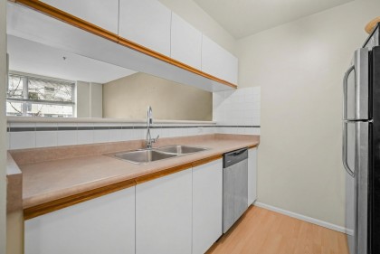 Photo 11 at 204 - 3168 Laurel Street, Fairview VW, Vancouver West