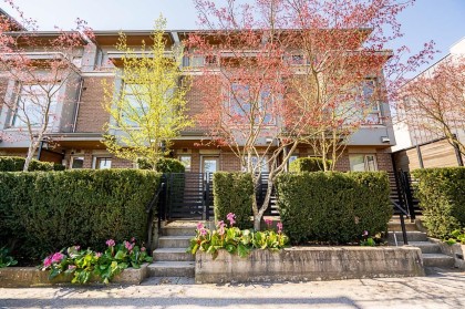 Photo 2 at 5518 Oak Street, Cambie, Vancouver West