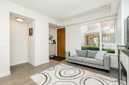Photo 6 at 5518 Oak Street, Cambie, Vancouver West