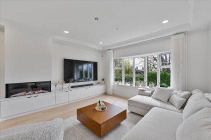 Photo 9 at 817 W 60th Avenue, Marpole, Vancouver West