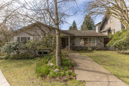 Photo 2 at 6297 Mackenzie Street, Kerrisdale, Vancouver West