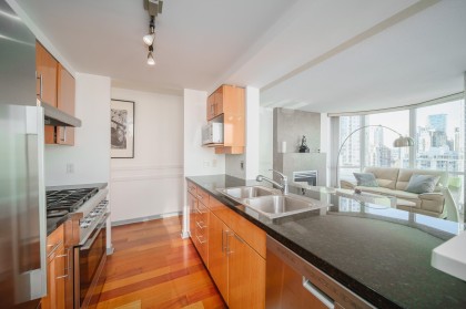 Photo 7 at 1906 - 1077 Marinaside Crescent, Yaletown, Vancouver West