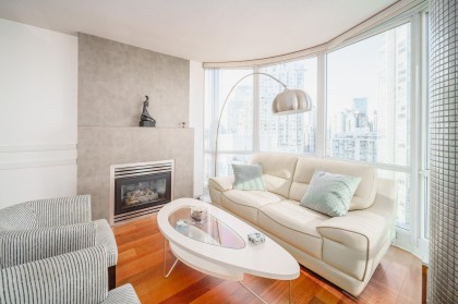 Photo 10 at 1906 - 1077 Marinaside Crescent, Yaletown, Vancouver West