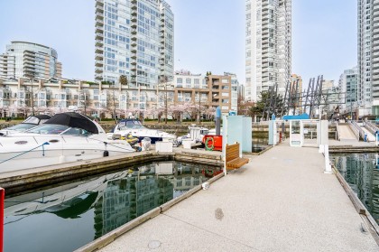Photo 2 at D7 - 1088 Marinaside Crescent, Yaletown, Vancouver West