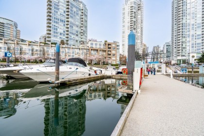 Photo 3 at D7 - 1088 Marinaside Crescent, Yaletown, Vancouver West