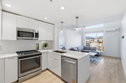 Photo 2 at 605 - 719 W 3rd Street, Harbourside, North Vancouver