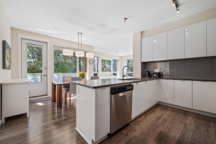 Photo 6 at 206 - 2665 Mountain Highway, Lynn Valley, North Vancouver