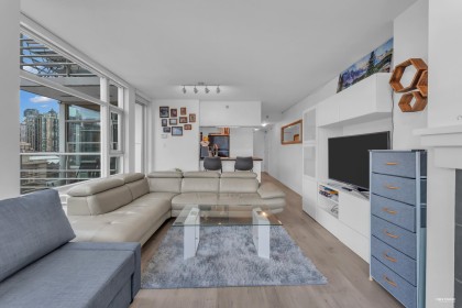 Photo 9 at 1506 - 1199 Marinaside Crescent, Yaletown, Vancouver West