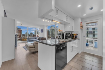 Photo 14 at 1506 - 1199 Marinaside Crescent, Yaletown, Vancouver West