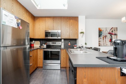 Photo 6 at 502 - 2036 W 10th Avenue, Kitsilano, Vancouver West