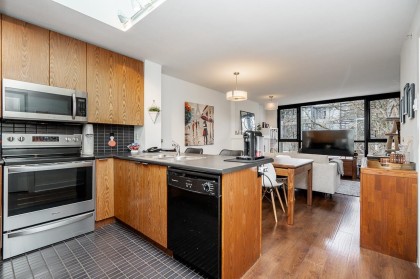 Photo 5 at 502 - 2036 W 10th Avenue, Kitsilano, Vancouver West
