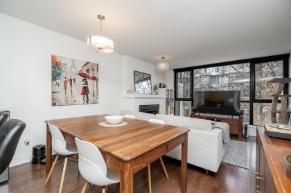 Photo 4 at 502 - 2036 W 10th Avenue, Kitsilano, Vancouver West