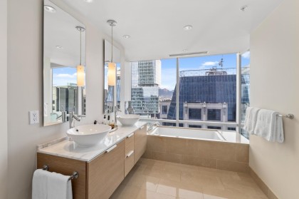 Photo 16 at 3302 - 1111 Alberni Street, West End VW, Vancouver West