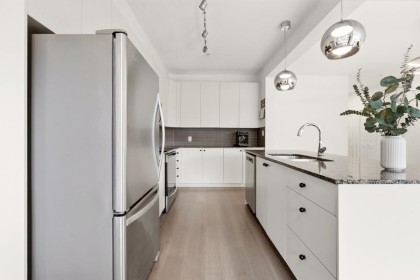 Photo 4 at 210 - 6268 Eagles Drive, University VW, Vancouver West