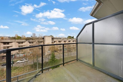 Photo 7 at 8 - 1355 W 4th Avenue, False Creek, Vancouver West