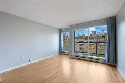 Photo 5 at 8 - 1355 W 4th Avenue, False Creek, Vancouver West