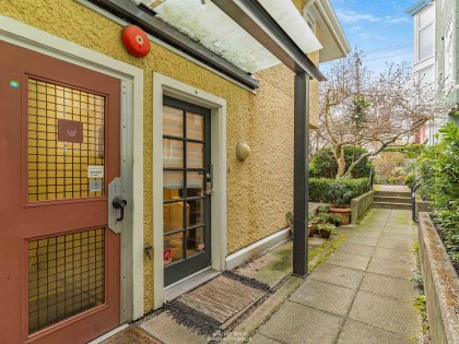 Photo 2 at 4 - 2315 W 10th Avenue, Kitsilano, Vancouver West