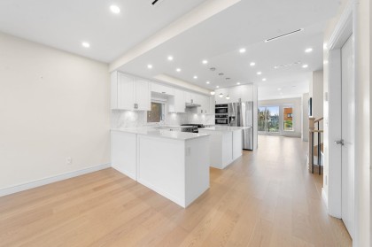 Photo 14 at 462 W 14th Street, Central Lonsdale, North Vancouver