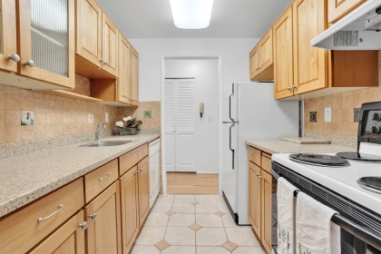 Photo 17 at 106 - 1066 W 13th Avenue, Fairview VW, Vancouver West