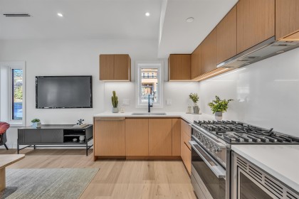 Photo 2 at 6815 Oak Street, South Granville, Vancouver West