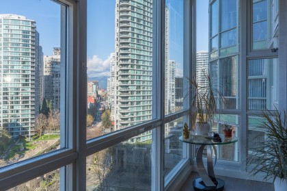 Photo 8 at 1605 - 193 Aquarius Mews, Yaletown, Vancouver West