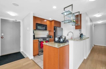 Photo 12 at 201 - 550 Pacific Street, Yaletown, Vancouver West