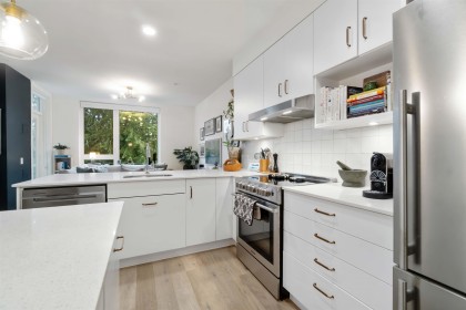 Photo 8 at 403 - 2137 Chesterfield Avenue, Central Lonsdale, North Vancouver