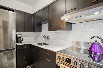 Photo 5 at 204 - 1050 Chilco Street, West End VW, Vancouver West