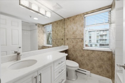 Photo 10 at 201 - 3290 W 4th Avenue, Kitsilano, Vancouver West