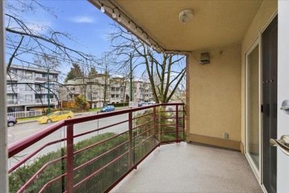 Photo 14 at 201 - 3290 W 4th Avenue, Kitsilano, Vancouver West