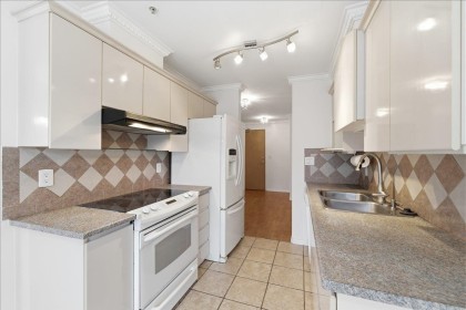 Photo 21 at 201 - 3290 W 4th Avenue, Kitsilano, Vancouver West