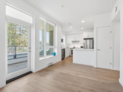 Photo 5 at 405 - 2137 Chesterfield Avenue, Central Lonsdale, North Vancouver