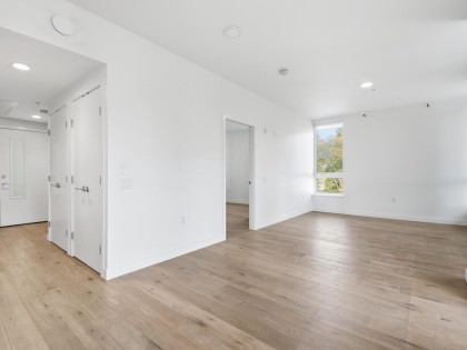 Photo 18 at 405 - 2137 Chesterfield Avenue, Central Lonsdale, North Vancouver