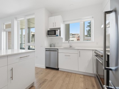 Photo 4 at 405 - 2137 Chesterfield Avenue, Central Lonsdale, North Vancouver